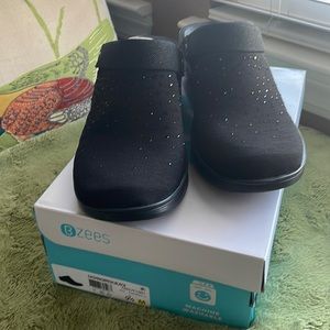 🆕Bzees Dashing Bright black rhinestone clog